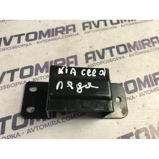 Фіксатор кришки багажника Kia Ceed Wagon 2006-2012 817251H000